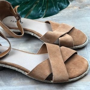 NWT! Torrid Criss Cross Cognac Heel Size 10.5
